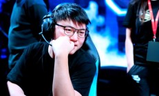 Uzi回归赛场，爆冷首场状态亮眼，中国队观众沸腾！的简单介绍