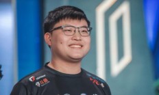  Uzi迎来二十赛季高光表现，FPX球迷沸腾！