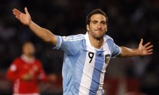 综合格斗赛场焦点！意大利队对阵葡萄牙队，压哨绝杀，引爆全场观众欢呼