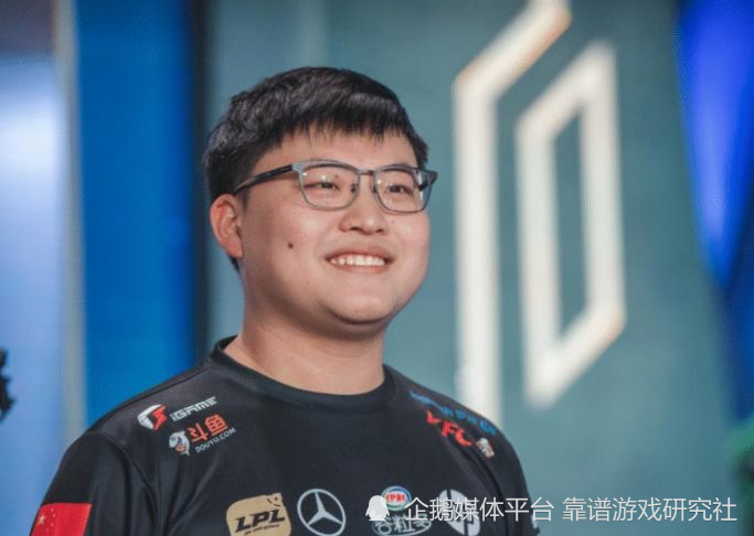  Uzi迎来二十赛季高光表现，FPX球迷沸腾！